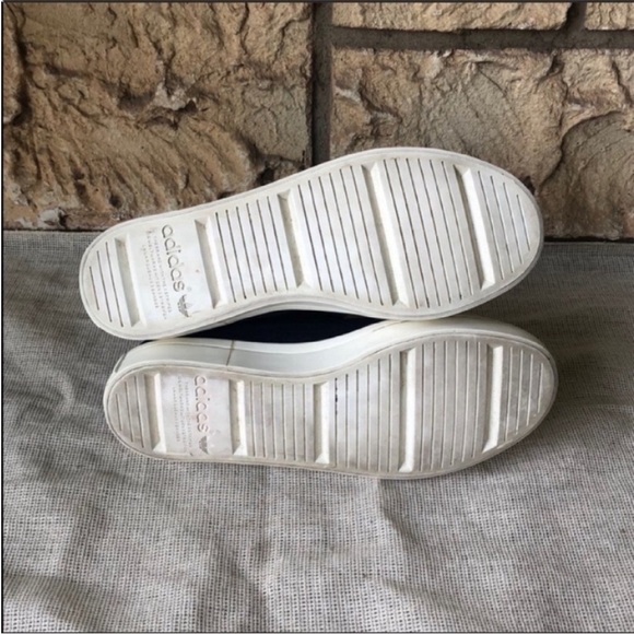 Adidas Court Vantage Slip-on Mid Shoes Rare
Size 5 1/2 - Picture 7 of 11